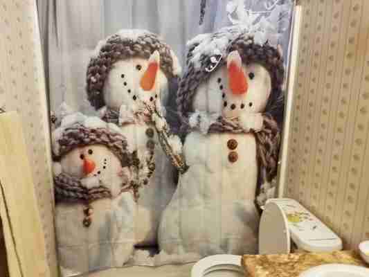25 Captivating Christmas Bathroom Decoration Ideas You Just Can’t Miss