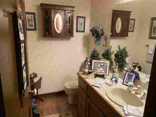 Should You Decorate Your Bathroom for Christmas?