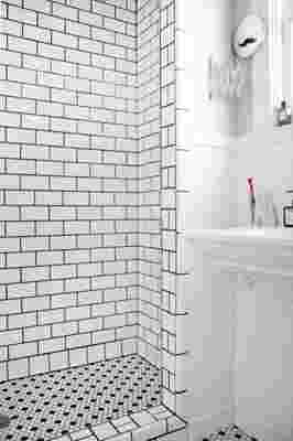 How to Clean Your Shower and Keep it That Way: 5 Quick Tips