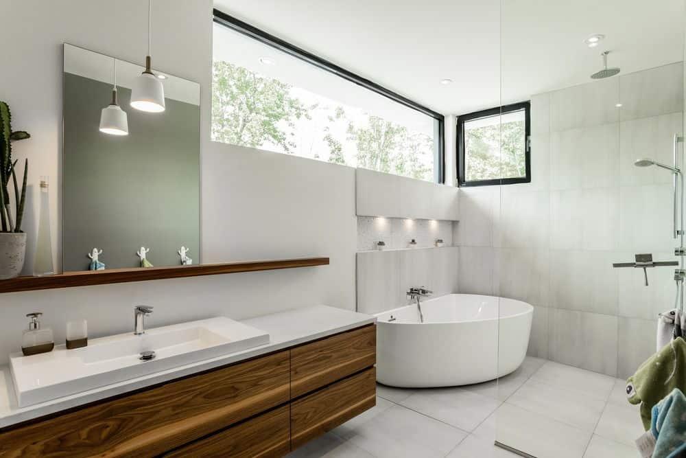 44 Primary Bathrooms with Corner Bathtubs (Photos)