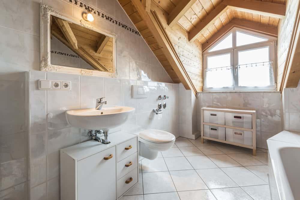 65 Cottage Style Primary Bathroom Ideas (Photos)