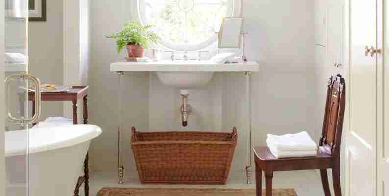 27 Beautiful White Bathrooms