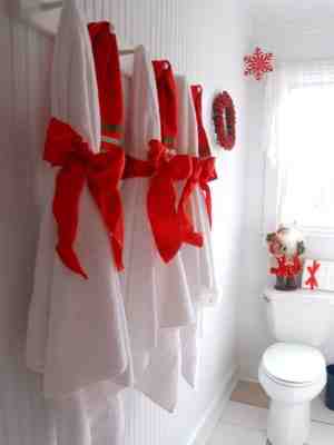 How to Make the Prettiest Christmas Bathroom